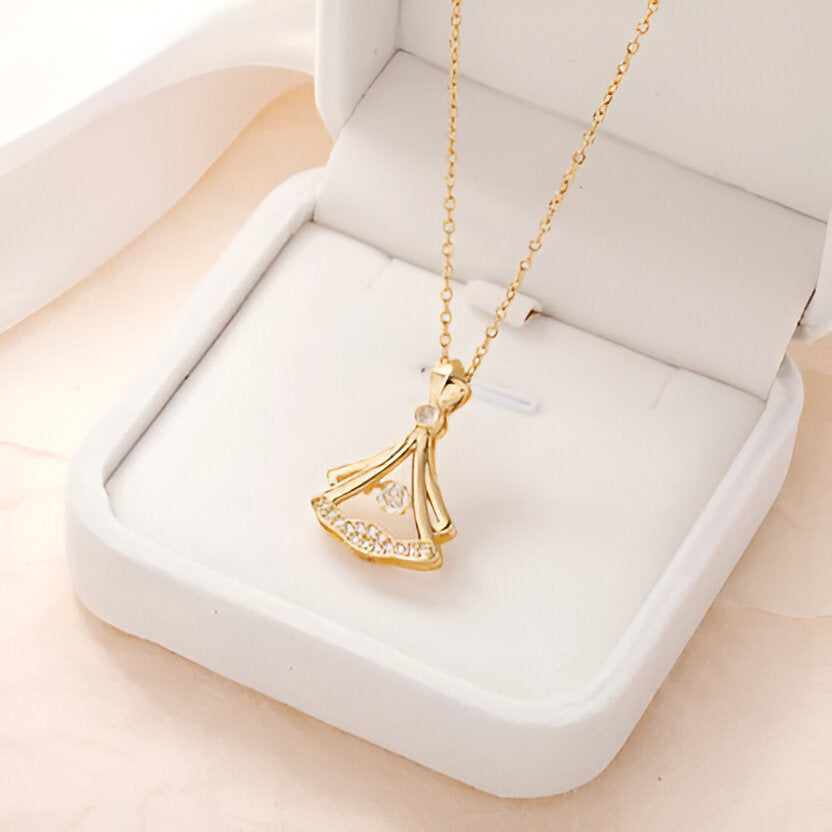 Rhinestone Decor Pendant Necklace --- حجر الراين ديكور قلادة قلادة